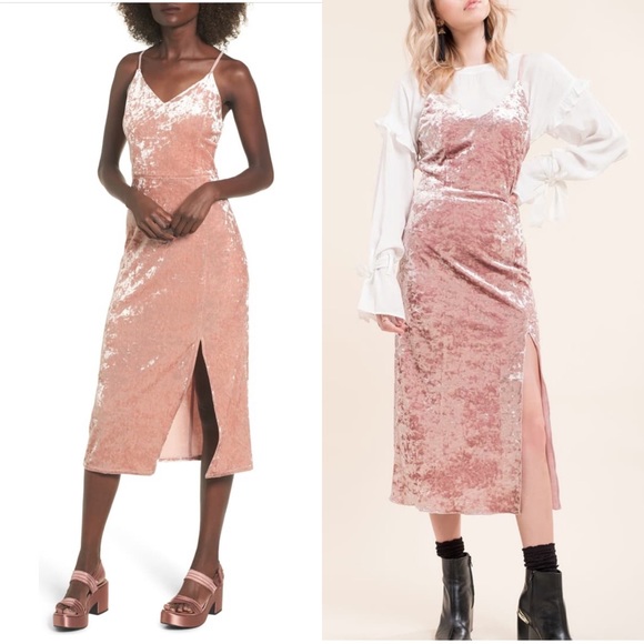 Moon River Dresses & Skirts - Moon River Velvet Midi Dress Rose Gold New size XS